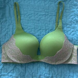 Victoria’s Secret bra 32C #047
